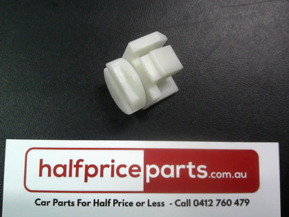 Holden VT/VX/VY/VZ/VU/WH/WK/WL Commodore Genuine Seat Back Retainer New Part