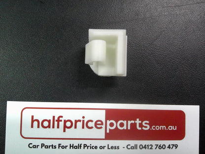 Holden VT/VX/VY/VZ/VU/WH/WK/WL Commodore Genuine Seat Back Retainer New Part