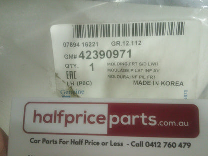 Holden CG Captiva Genuine Front Left Hand Wheel Arch Moulding New Part