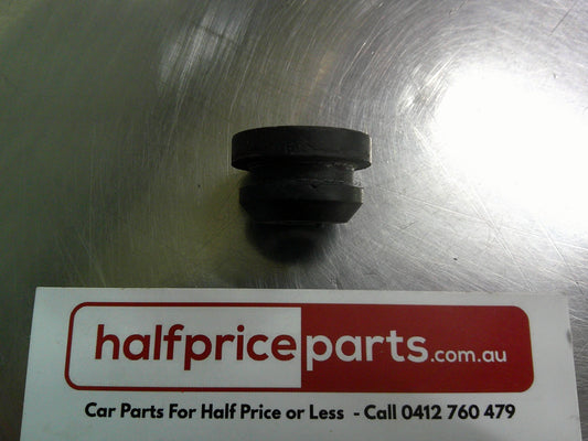 Holden VT/VX Commodore/Calais Air Filter/Coolant Reservoir Mount Insulator New Part