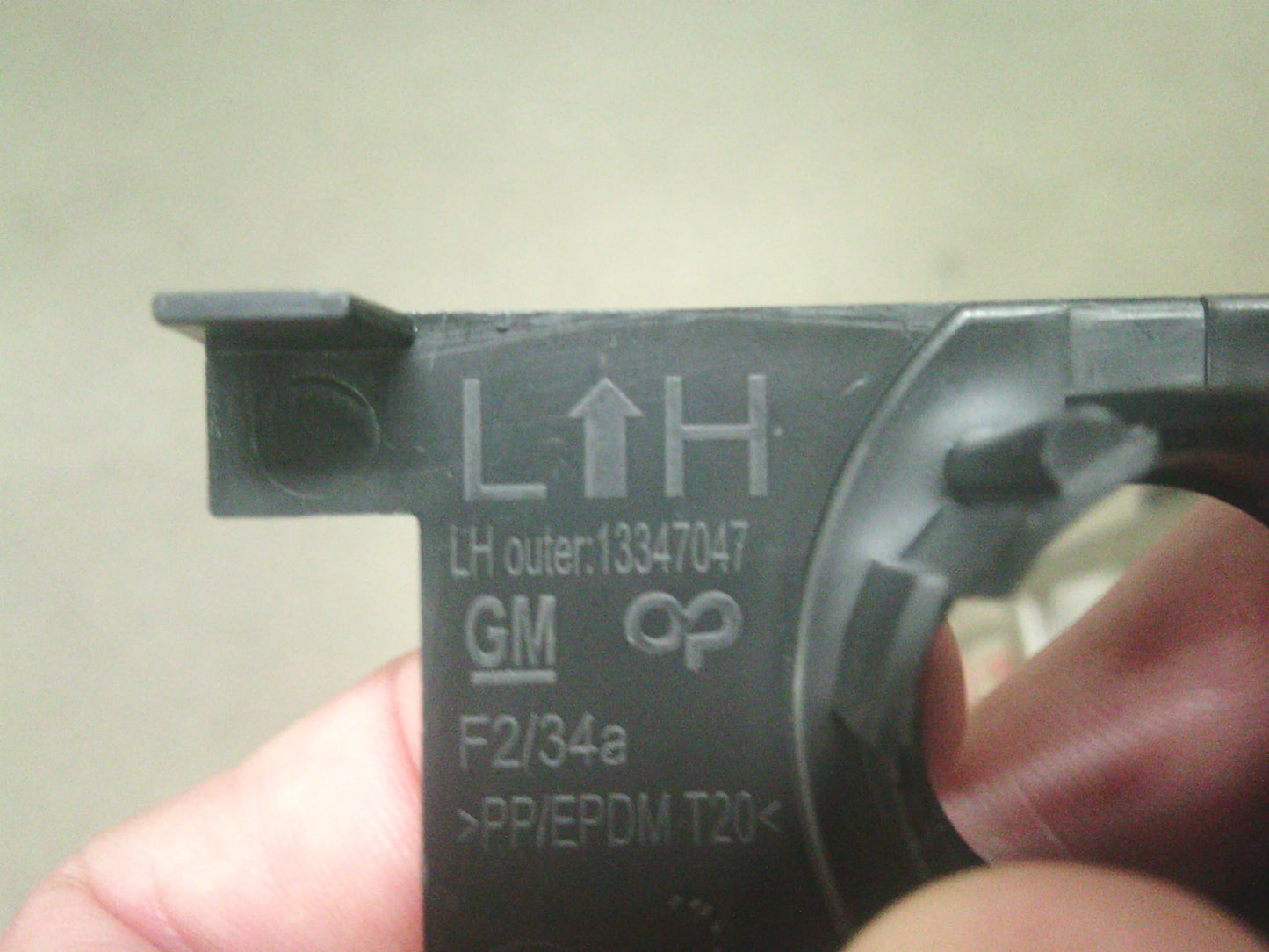 Holden PJ Astra Genuine Left Hand Outer Rear Park Assist Sensor Bracket New Part