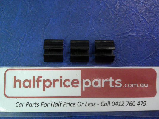 Holden VZ Commodore Lumina Genuine Front Door Weatherstrip Clips 3 Pack New Part
