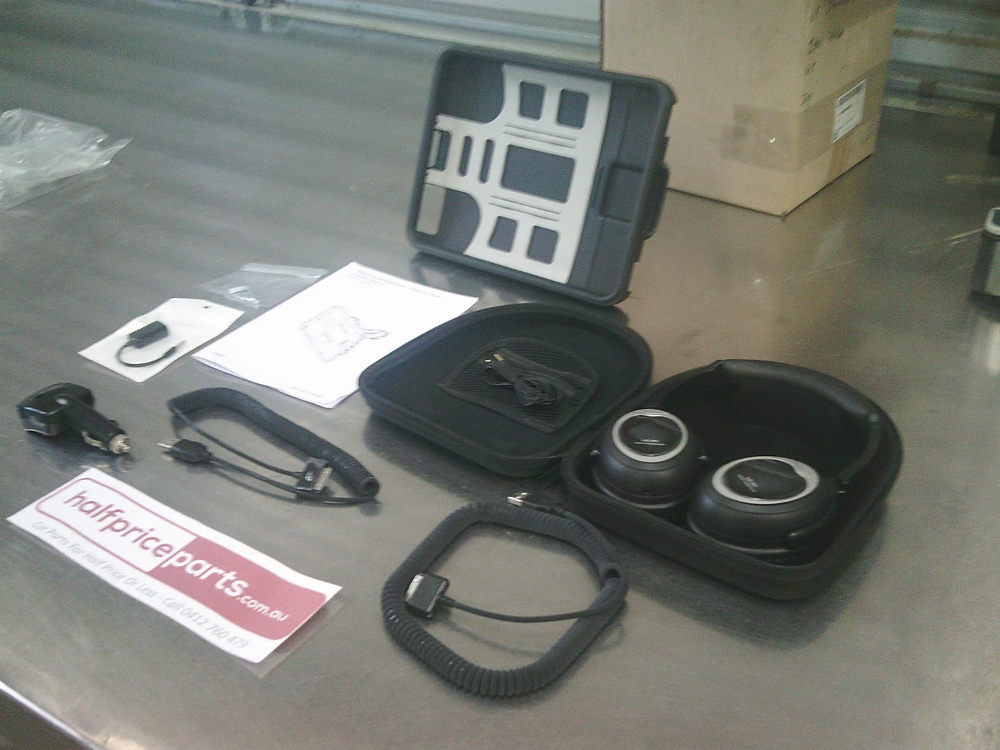 Holden VF Commodore Sedan/Ute/Wagon Genuine IPad Holder Kit New Part
