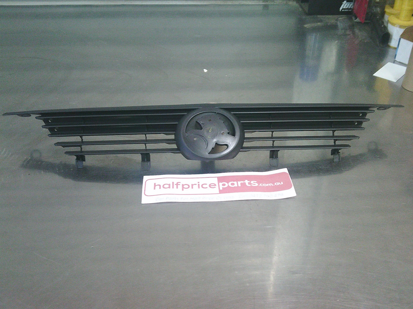 Holden JR/JS Vectra Genuine Front Radiator Grille New Part