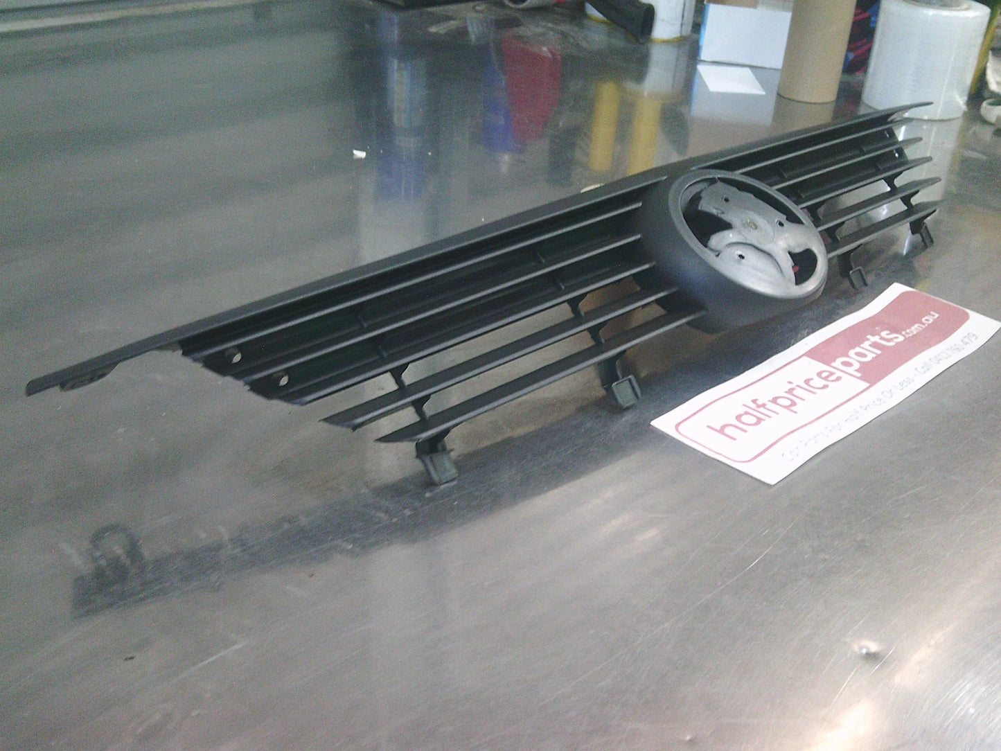 Holden JR/JS Vectra Genuine Front Radiator Grille New Part