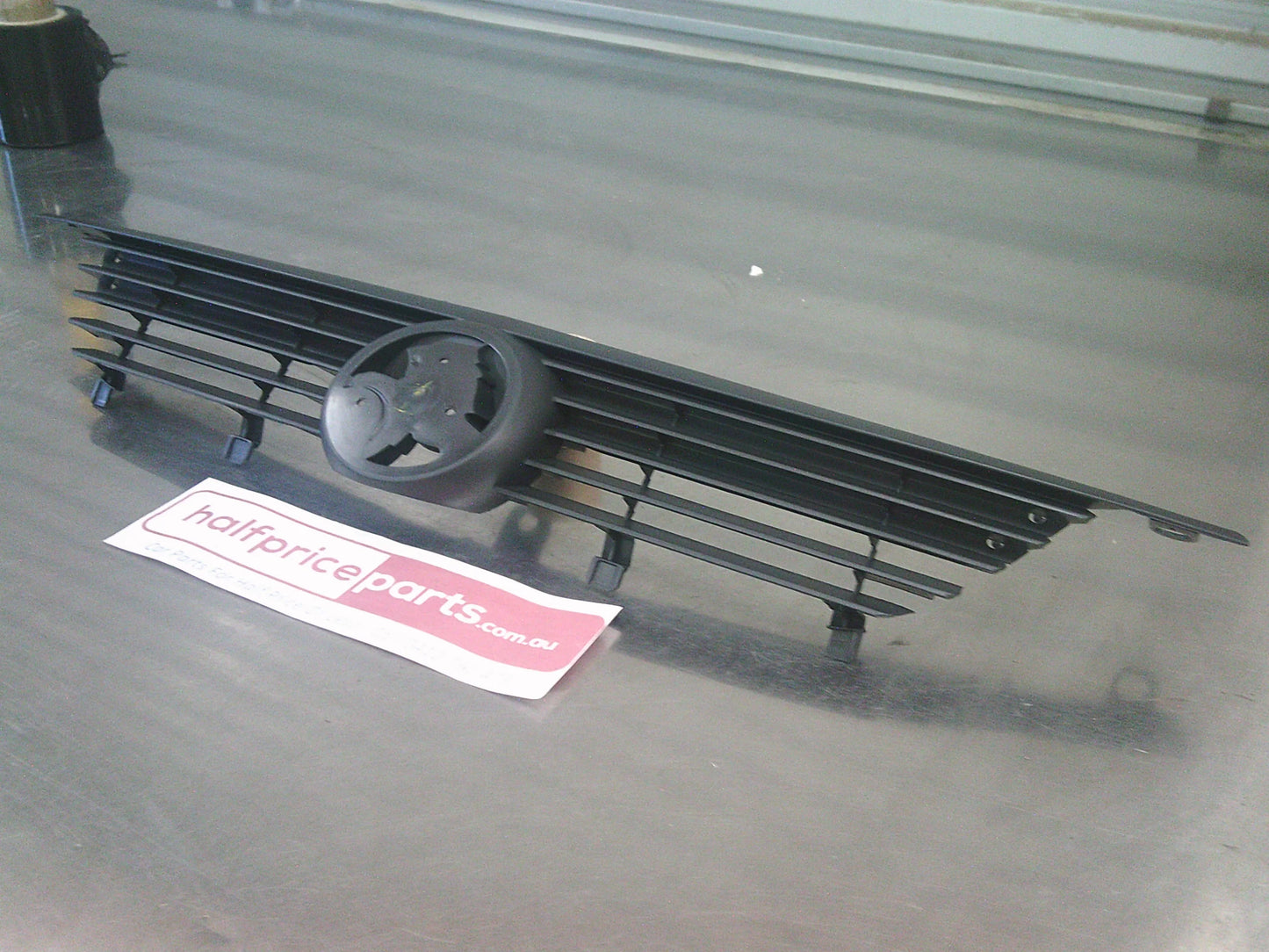 Holden JR/JS Vectra Genuine Front Radiator Grille New Part