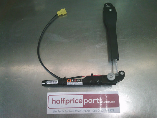 Holden CG Captiva 5/7 CG Genuine Front Right Hand Seat Belt Tensioner w/Square Connector New Part.