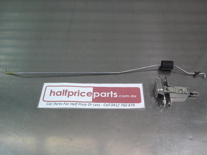 Isuzu D-Max Genuine Left Hand Rear Tail Gate Rod And Latch Assembly New Part