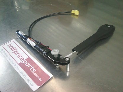 Holden CG Captiva 5/7 CG Genuine Front Right Hand Seat Belt Tensioner w/Square Connector New Part.