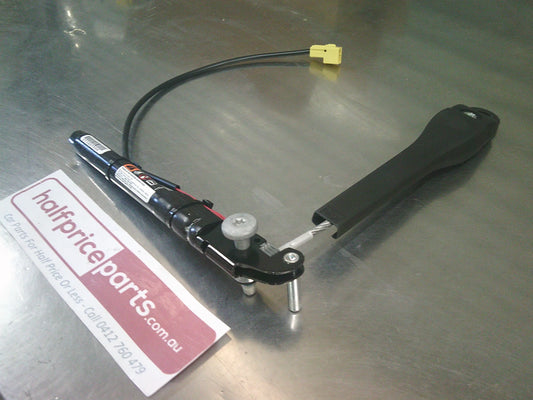 Holden CG Captiva 5/7 CG Genuine Front Right Hand Seat Belt Tensioner w/Square Connector New Part.