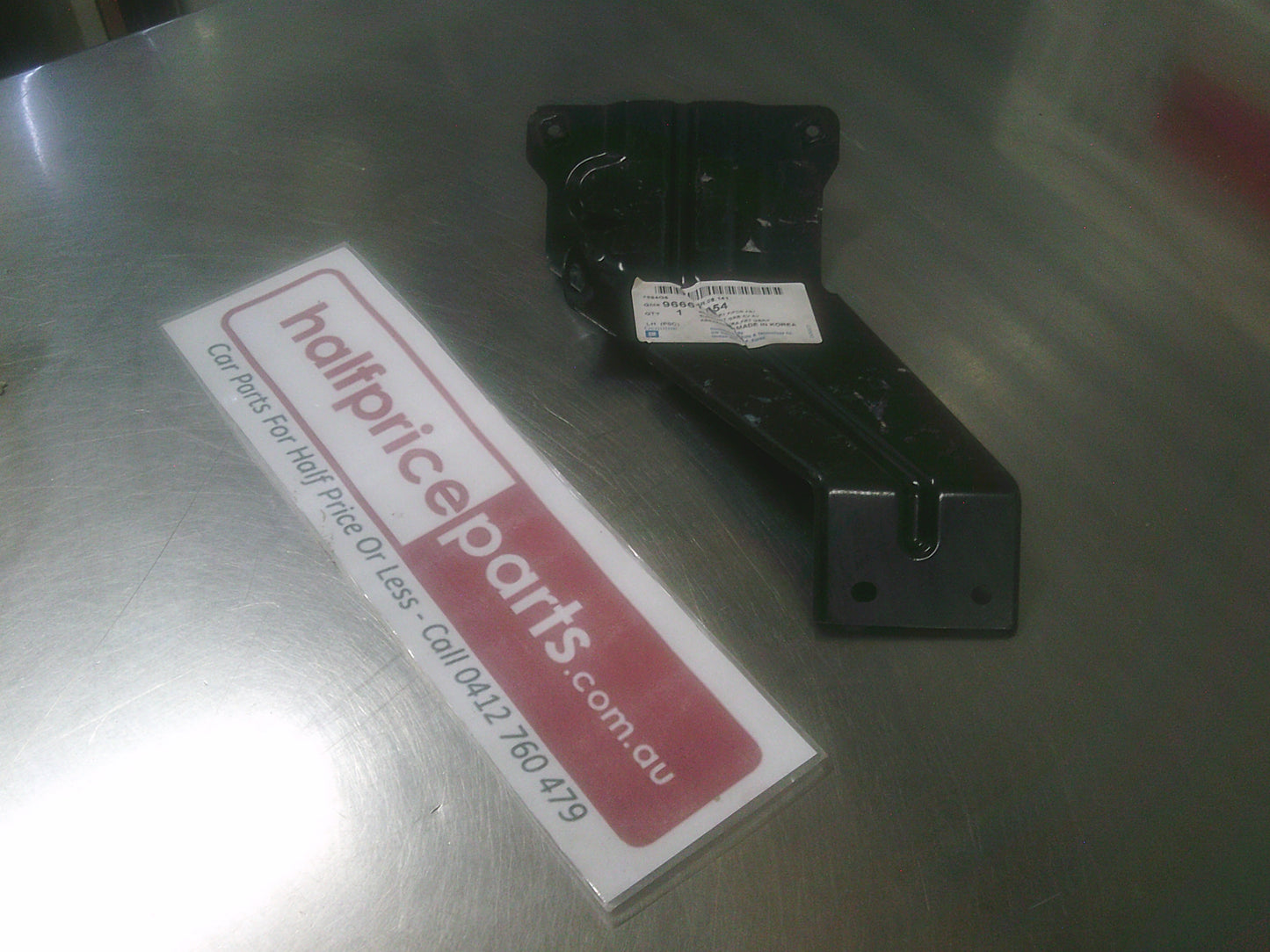 Holden CG Captiva Genuine Left Hand Front Guard Mounting Bracket New Part