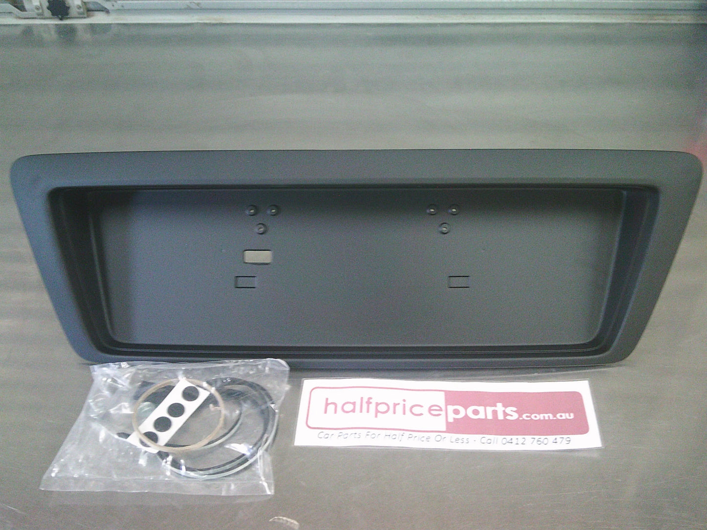 Holden VY/VZ Commodore Genuine Rear Boot Lid Centre Garnish Trim Surround New Part