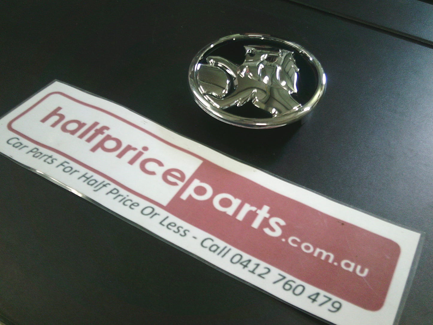 Holden Captiva 7 CG Genuine Front Grille Chrome Emblem w/Fitting Bracket New Part