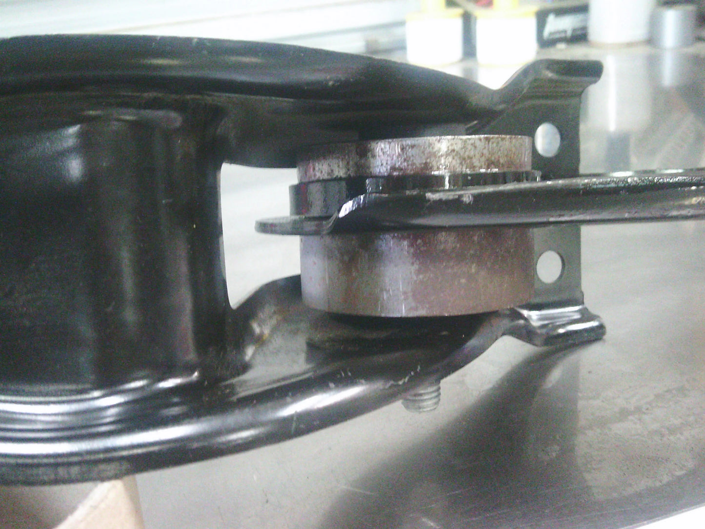 Holden CG Captiva Genuine Drivers Side Rear Upper Trailing Arm Suspension New Part