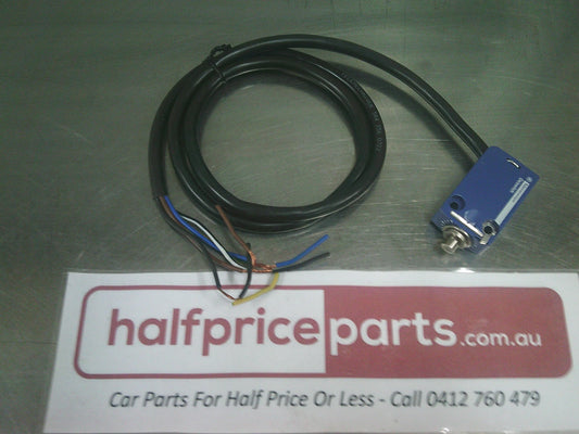 SCHNEIDER ELECTRIC Limit switch; metal roller Ø11,6mm; NO + NC; 6A; max250VAC; IP66