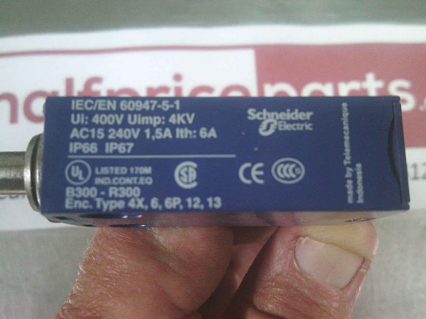 SCHNEIDER ELECTRIC Limit switch; metal roller Ø11,6mm; NO + NC; 6A; max250VAC; IP66