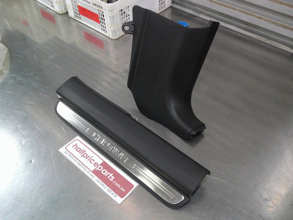 Holden CG Captiva Genuine Right Hand Front Side Kick Panel And Scuff Plate New Part