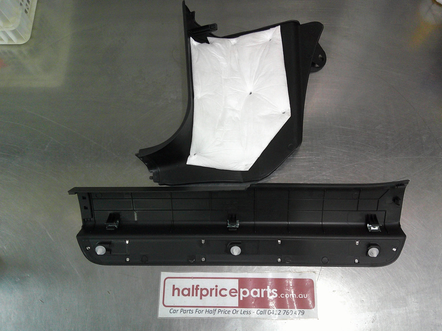 Holden CG Captiva Genuine Right Hand Front Side Kick Panel And Scuff Plate New Part
