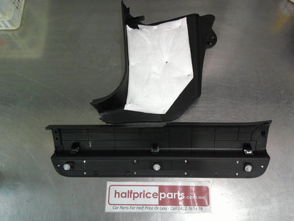 Holden CG Captiva Genuine Right Hand Front Side Kick Panel And Scuff Plate New Part