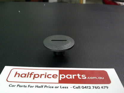 Holden VT Commodore Genuine Floor Mat Retainer In Anthracite New Part