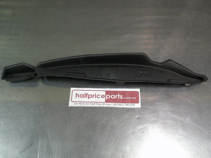 Holden ZB Commodore Hatch Back Genuine Right Hand Front Guard Insulator New Part