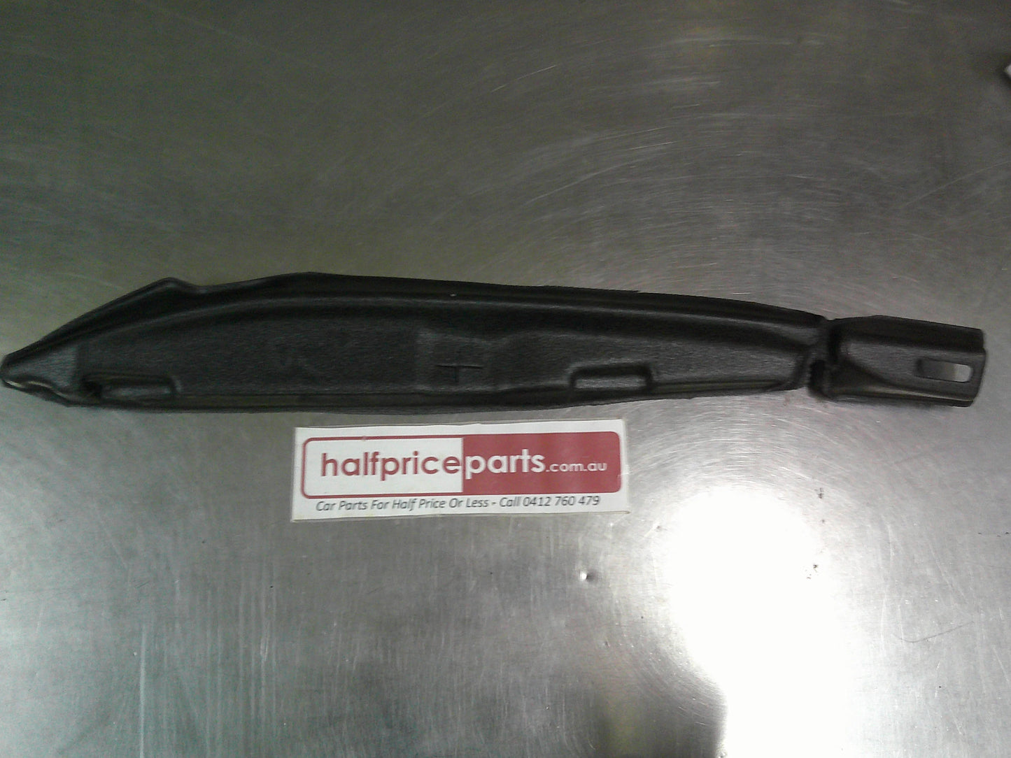 Holden ZB Commodore Hatch Back Genuine Right Hand Front Guard Insulator New Part