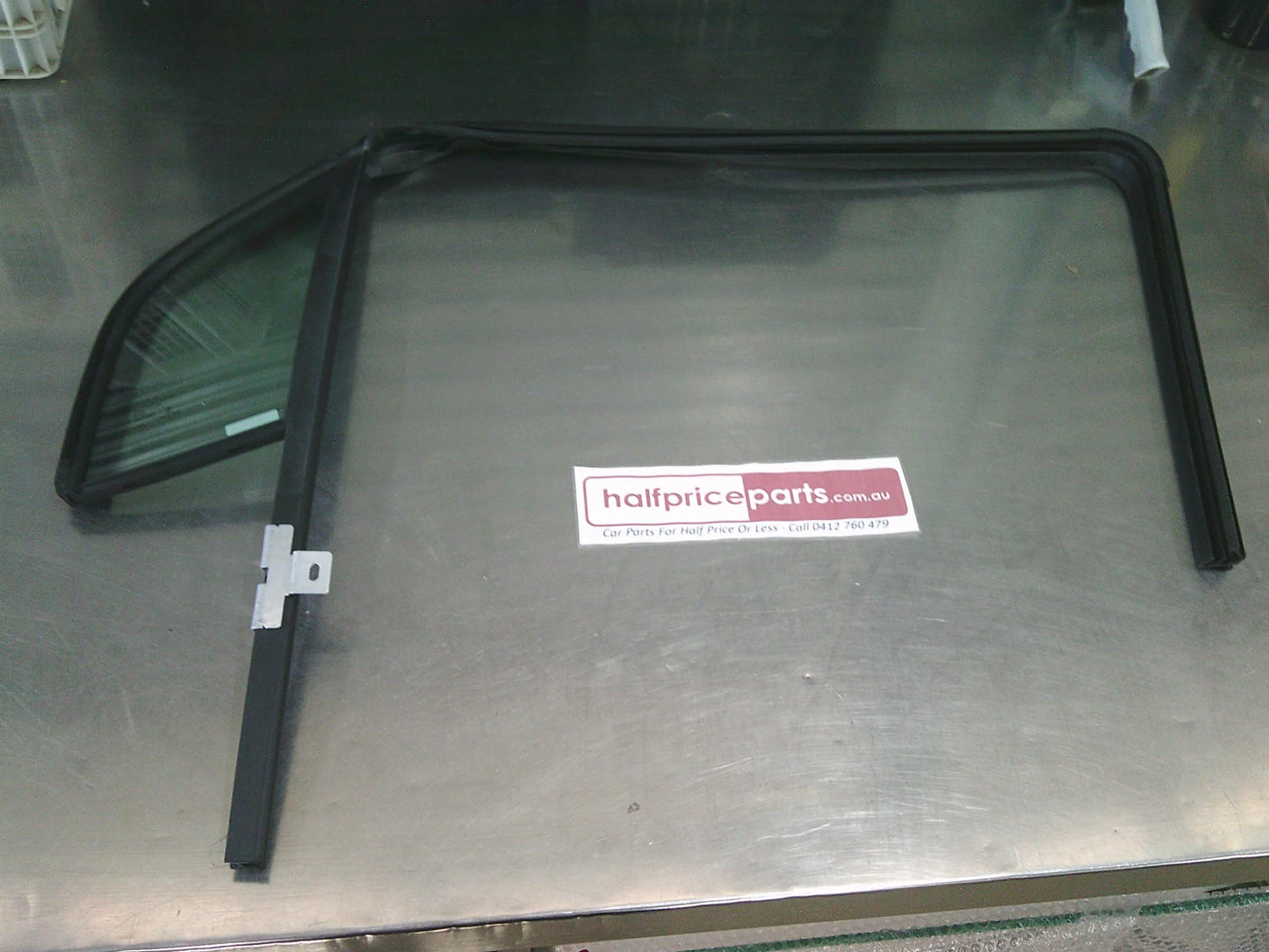 Holden Trax Genuine Left Hand Front Upper Weatherstrip With Fixed Glass New Part