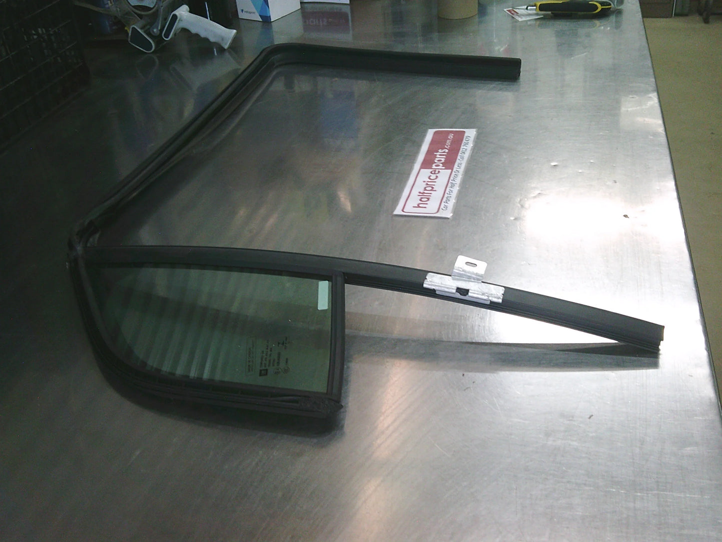 Holden Trax Genuine Left Hand Front Upper Weatherstrip With Fixed Glass New Part