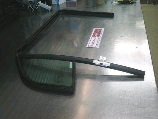 Holden Trax Genuine Left Hand Front Upper Weatherstrip With Fixed Glass New Part