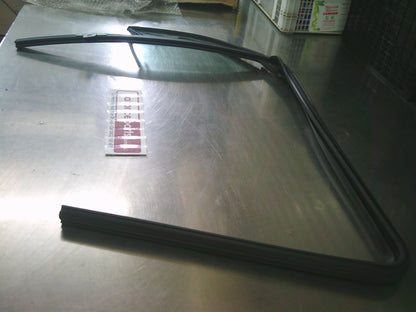 Holden Trax Genuine Left Hand Front Upper Weatherstrip With Fixed Glass New Part