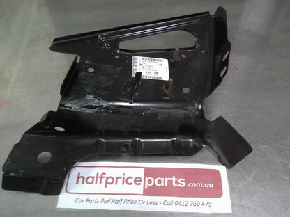 Holden Cascada Genuine Left Hand Front Head Light To Guard Structural Bracket New Part