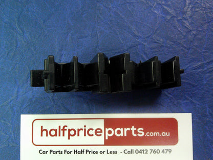 Isuzu Trooper/Holden Monterey Genuine Fuel Line Clip New Part