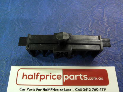 Isuzu Trooper/Holden Monterey Genuine Fuel Line Clip New Part