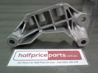 Holden CG Captiva Genuine Engine Mount Bracket Adapter New Part