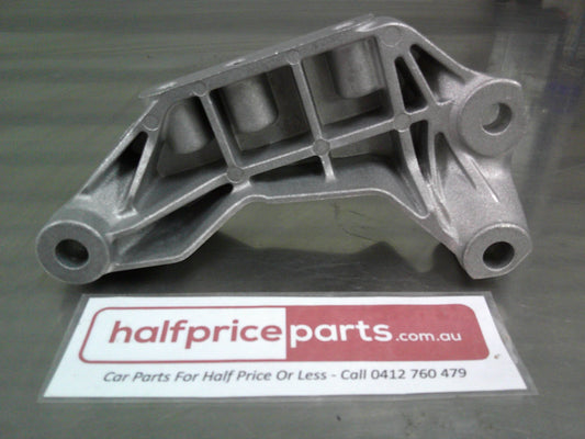 Holden CG Captiva Genuine Engine Mount Bracket Adapter New Part