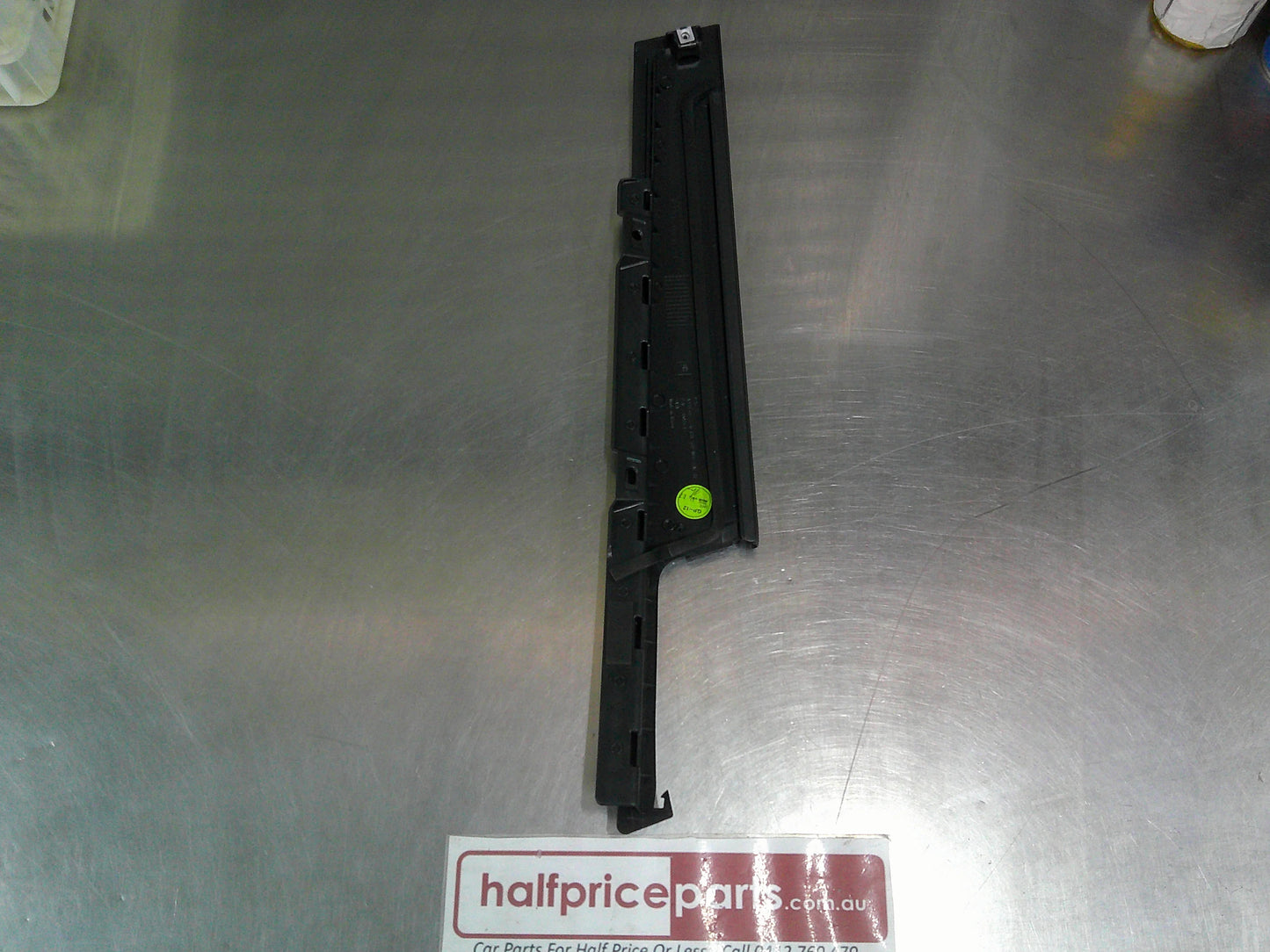 Holden Cruze Genuine Right Hand Front Door Vertical Mould New Part.