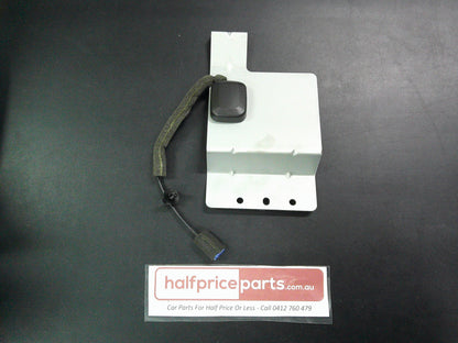 Holden CG Captiva Genuine Navigation Antenna New Part