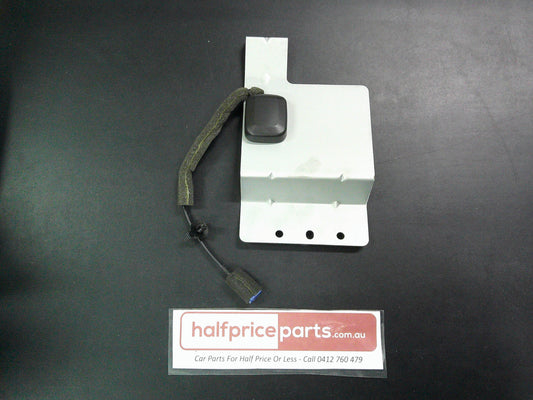 Holden CG Captiva Genuine Navigation Antenna New Part