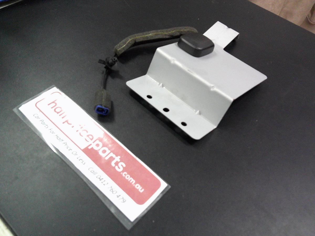 Holden CG Captiva Genuine Navigation Antenna New Part