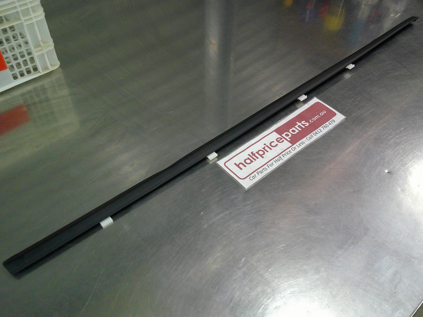 Daewoo Leganza Genuine Right Hand Outer Front Door Weatherstrip New Part.