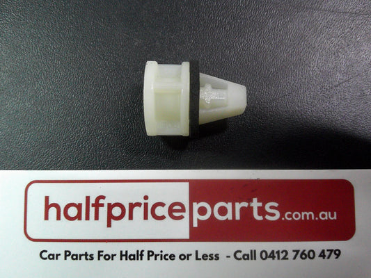 Holden VT/VX/VY/VZ Commodore Genuine Sill Skirt Panel Retainer Nut New Part