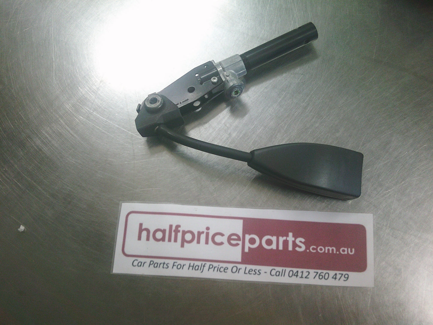 Holden VT/VX Commodore Genuine Right Hand Front Belt Pretensioner Buckle - New Part