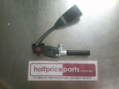 Holden VT/VX Commodore Genuine Right Hand Front Belt Pretensioner Buckle - New Part