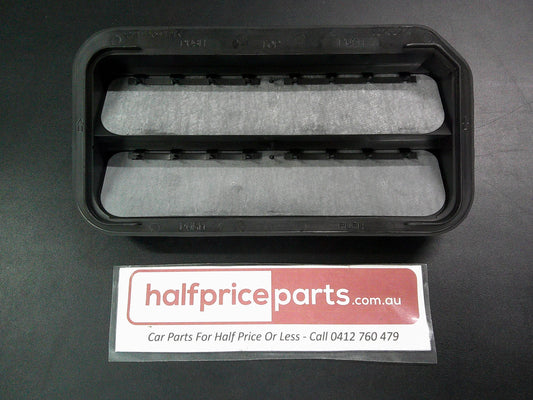 Holden CG Captiva Genuine Rear Outer Quarter Panel Pressure Relief Valve New Part