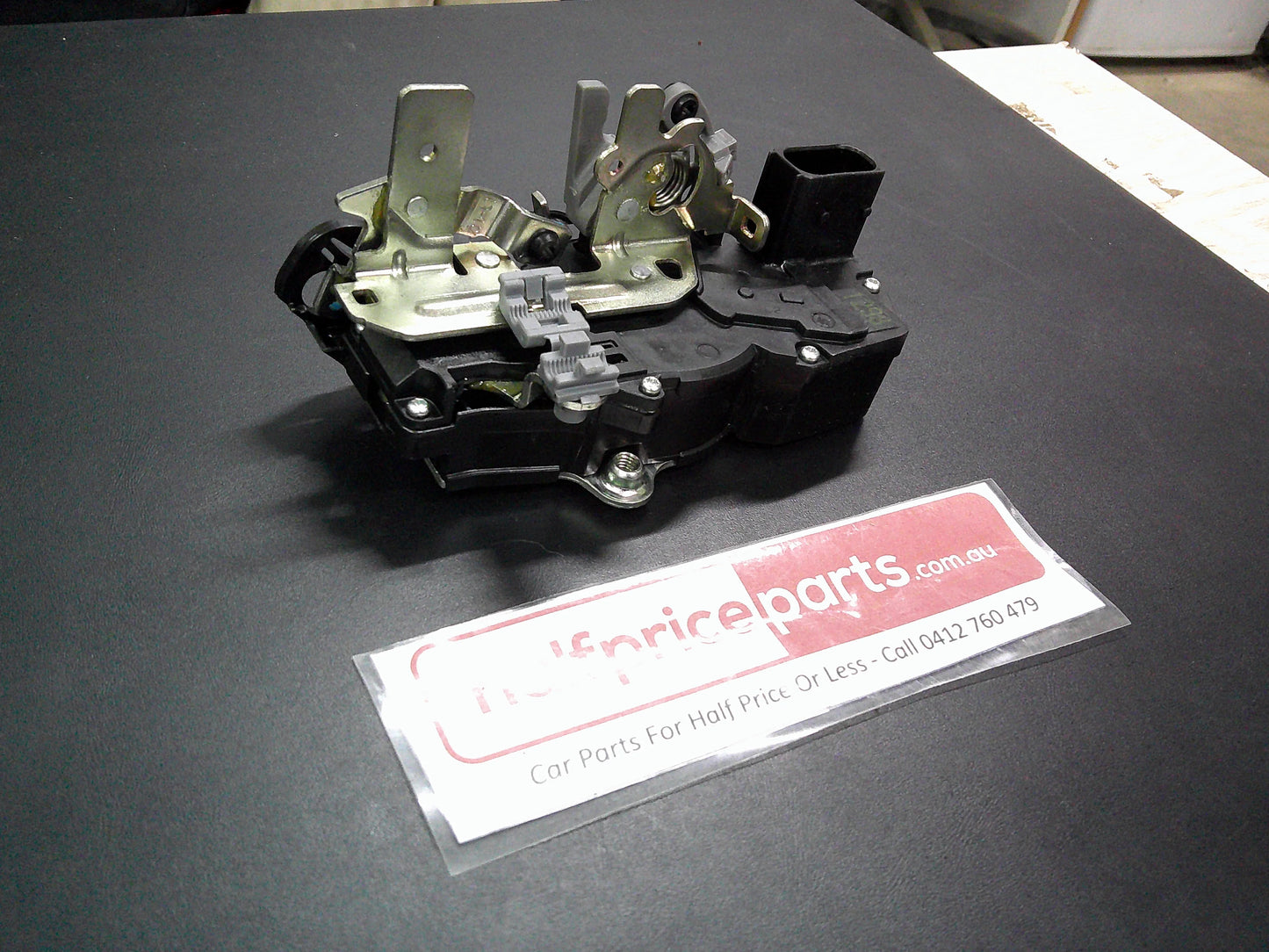 Holden CG5 Captiva Genuine Left Hand Front Door Lock Mechanism New Part