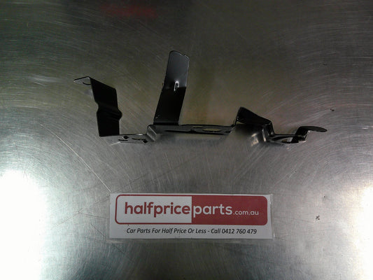 Holden TJ Trax Genuine Upper Tie Bar Bracket New Part