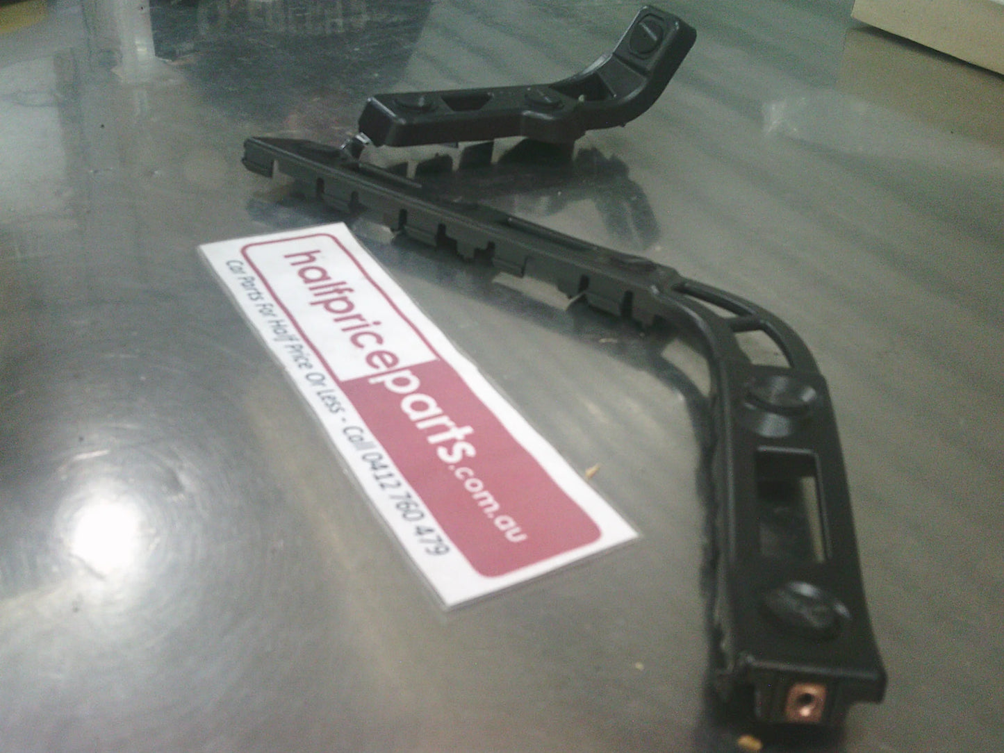 Holden Trailblazer Genuine Left Hand Rear Bumper Bracket Fascia Guide New Part