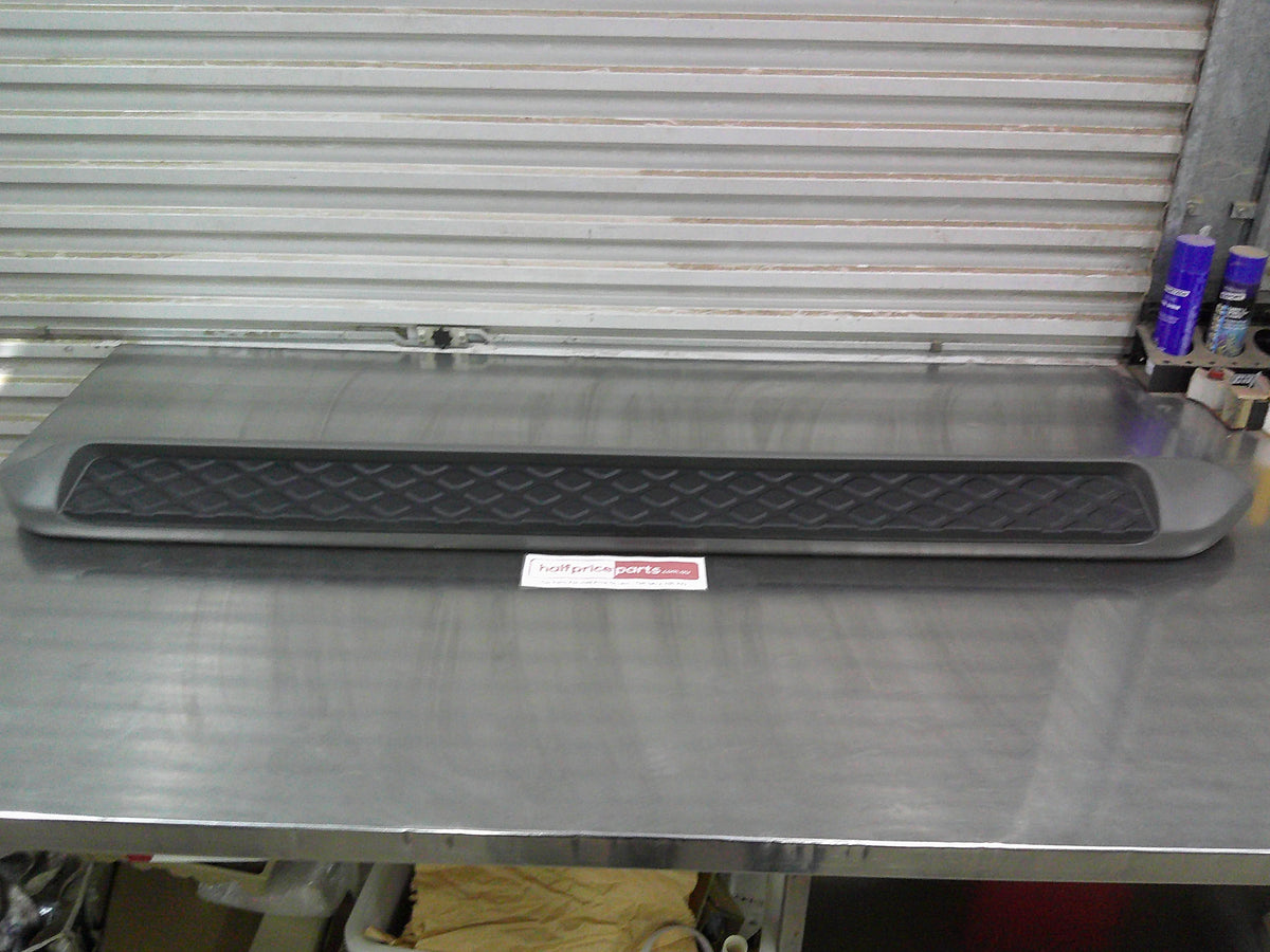 Nissan Pathfinder Genuine Right Hand Side Step (Side Step Only) New Part