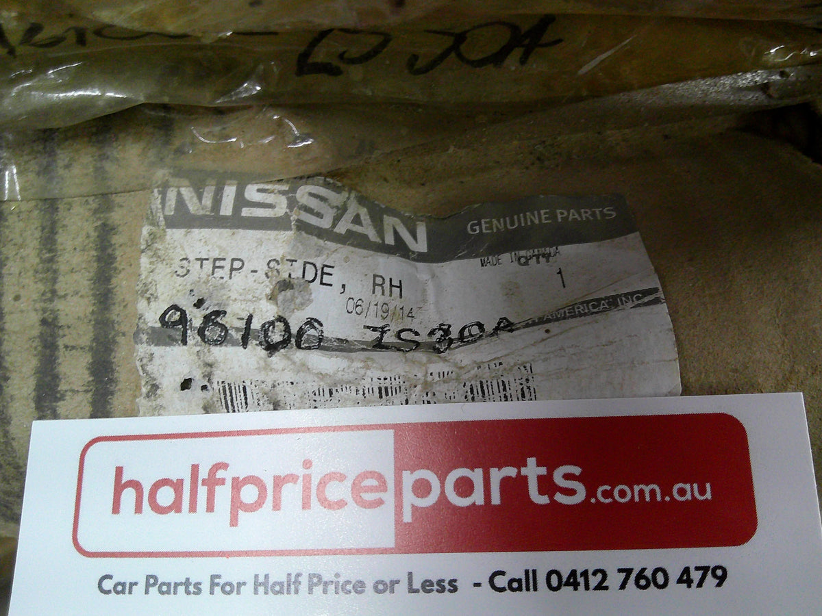 Nissan Pathfinder Genuine Right Hand Side Step (Side Step Only) New Part