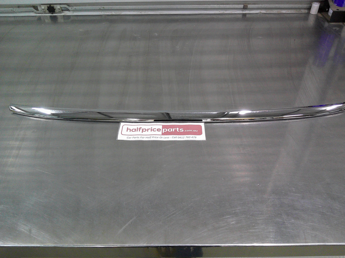 Toyota Kluger Genuine Front Bumper Moulding Chrome New Part
